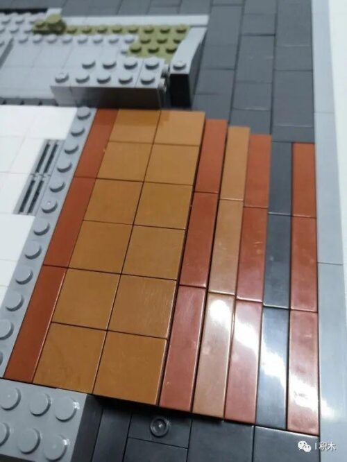 MORKMODEL 011001 Bộ lắp ghép Thư viện Hiện đại - Cận cảnh các viên gạch màu nâu và đỏ