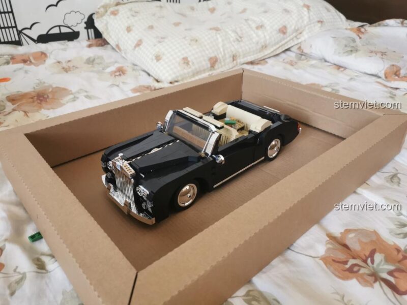 Mould King 10006 Rolls-Royce Silver Cloud - Chi tiết đuôi xe