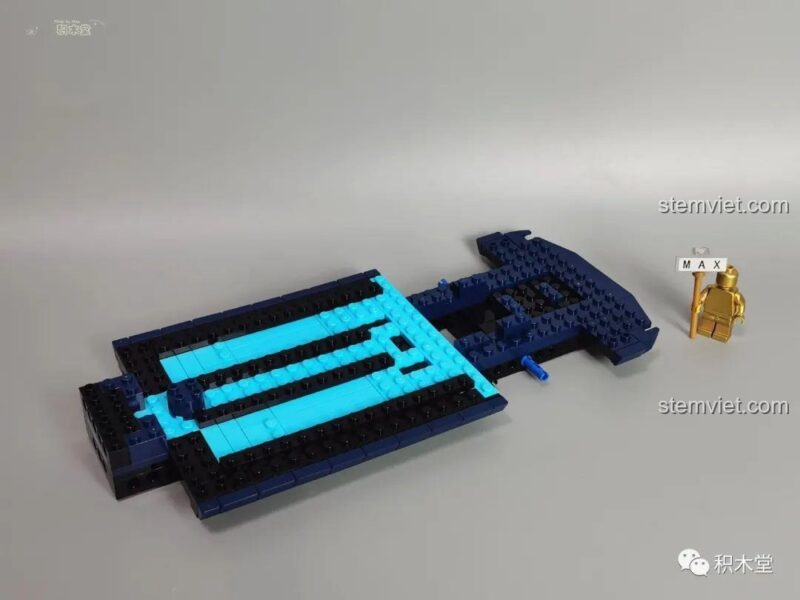 Đồ chơi mô hình SUV hạng sang Rolls-Royce Cullinan - Hình ảnh thực tế mô hình Rolls-Royce Cullinan Mould King 10017 sau khi lắp ráp, thể hiện chi tiết và chất lượng sản phẩm.