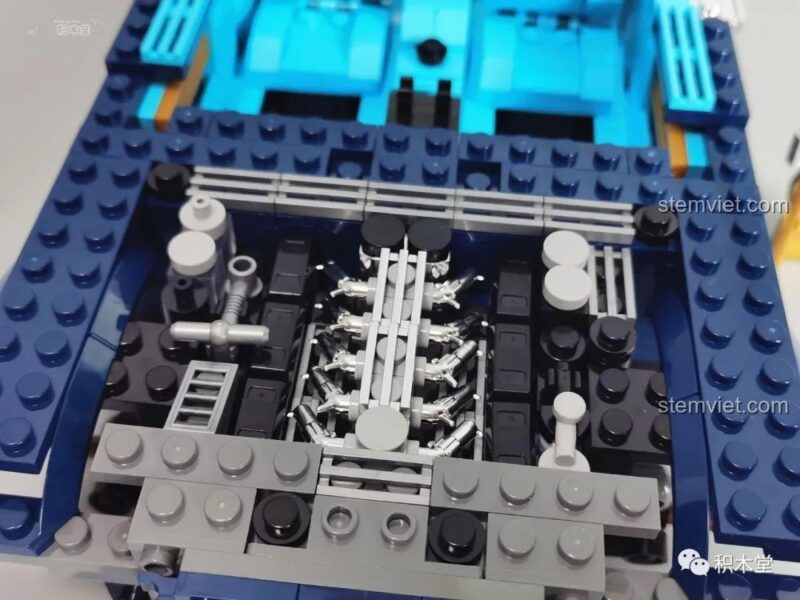 SUV hạng sang Rolls-Royce Cullinan Mould King - Hình ảnh thực tế mô hình Rolls-Royce Cullinan Mould King 10017 sau khi lắp ráp, thể hiện chi tiết và chất lượng sản phẩm.