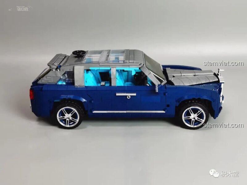 Xe địa hình Rolls-Royce Cullinan 017 - Hình ảnh thực tế mô hình Rolls-Royce Cullinan Mould King 10017 sau khi lắp ráp, thể hiện chi tiết và chất lượng sản phẩm.