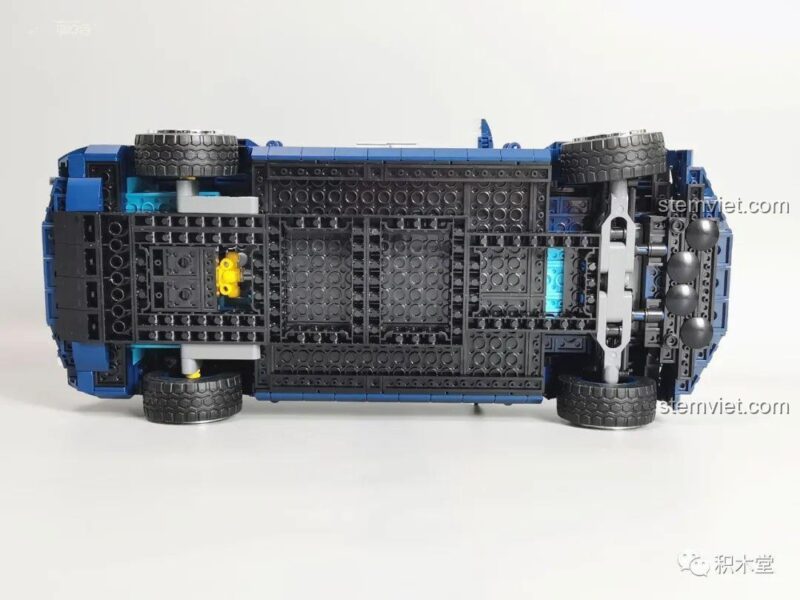 Đồ chơi mô hình 10017 Siêu xe Rolls-Royce Cullinan - Hình ảnh thực tế mô hình Rolls-Royce Cullinan Mould King 10017 sau khi lắp ráp, thể hiện chi tiết và chất lượng sản phẩm.