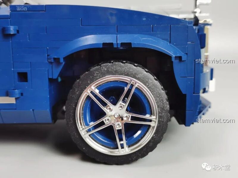 Bộ lắp ráp Rolls-Royce Cullinan - Hình ảnh thực tế mô hình Rolls-Royce Cullinan Mould King 10017 sau khi lắp ráp, thể hiện chi tiết và chất lượng sản phẩm.