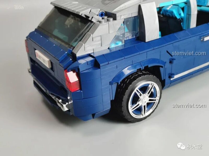 Bộ xếp hình Mould King 10017 - Hình ảnh thực tế mô hình Rolls-Royce Cullinan Mould King 10017 sau khi lắp ráp, thể hiện chi tiết và chất lượng sản phẩm.
