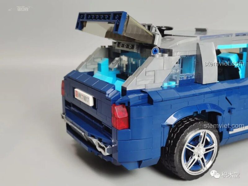Xe địa hình Rolls-Royce Cullinan 017 - Hình ảnh thực tế mô hình Rolls-Royce Cullinan Mould King 10017 sau khi lắp ráp, thể hiện chi tiết và chất lượng sản phẩm.