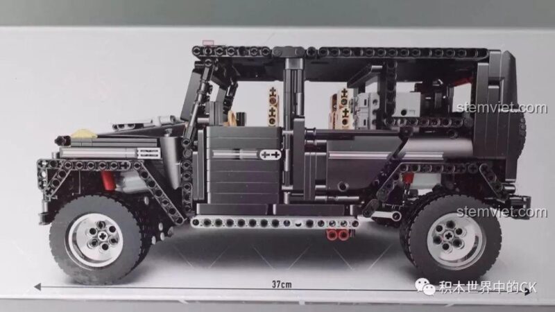 Ảnh thể hiện kích thước chiều dài 37cm của đồ chơi lắp ghép Mould King 13069.