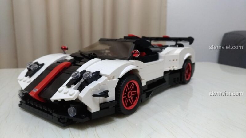 Xe đua Pagani Zonda Cinque 13105, món quà sinh nhật ý nghĩa cho bé trai đam mê tốc độ.