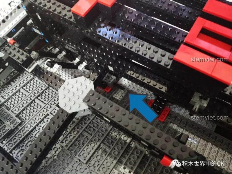 Điểm kết nối khác của bộ xếp hình Mould King 13135 Tàu khu trục Ngôi sao Hoàng gia Monarch, thiết kế thông minh
