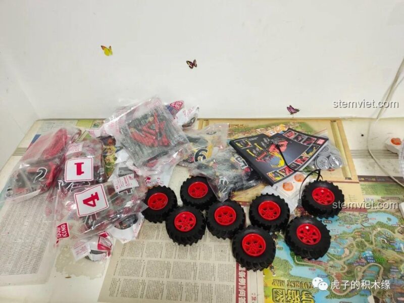 Hộp sản phẩm đồ chơi lắp ghép Mould King 13146 Xe Tải Địa Hình 8x8 Khớp Nối, bộ đồ chơi mô hình kỹ thuật với hơn 3000 chi tiết, quà tặng lý tưởng cho bé trai 8 tuổi.
