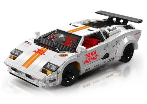 Mô hình hoàn thiện của bộ lắp ráp Mould King 13194 Siêu xe Lamborghini Countach màu trắng với sọc cam, một món đồ chơi mô hình hấp dẫn cho con trai 8 tuổi.