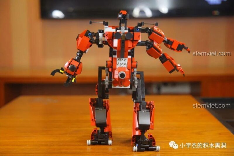 Phần lưng của Robot Crimson Mould King 15038, chi tiết thiết kế, đồ chơi lắp ráp.