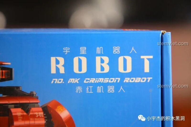Cận cảnh tên sản phẩm Robot Mould King 15038 trên hộp, đồ chơi lắp ráp robot biết đi, cho bé trai 6 tuổi.