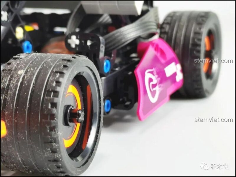 Mô hình Mould King 18026 Xe Kart Đua Điều Khiển Từ Xa hoàn chỉnh, nhìn từ góc cao phía sau, tổng thể thiết kế
