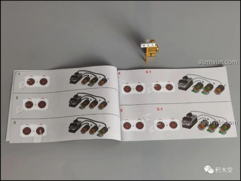 Bộ lốp và vành xe của Mould King 18026 Xe Kart Đua Điều Khiển Từ Xa, với lốp trước và sau có độ dày khác nhau