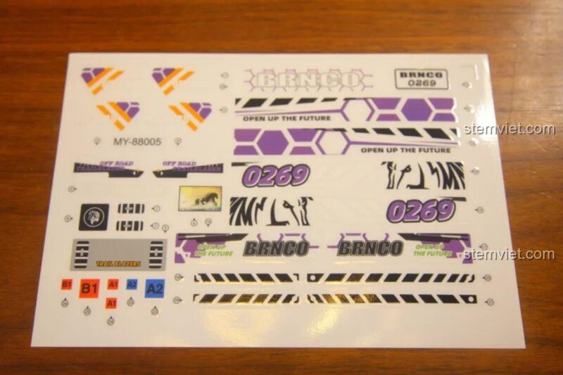Tấm decal dán chất lượng cao đi kèm bộ lắp ráp MOYU BLOCK MY88005 để trang trí cho xe Ford Bronco.
