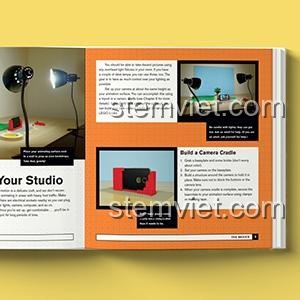 Một trang trong sách dạy làm phim LEGO® ISBN9781593277413, chỉ dẫn cách thiết lập studio và ánh sáng để quay phim.