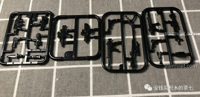Nội dung hộp JIAZHI SY 0105 Xe Tăng Challenger 2, bộ lắp ghép xe tăng chiến đấu chủ lực, đầy đủ chi tiết và hướng dẫn.