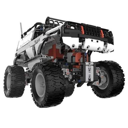 Mô hình xe địa hình 4 bánh ONEBOT OBYYC96AIQI nhìn từ phía sau, đồ chơi lắp ráp cho con trai 14 tuổi.