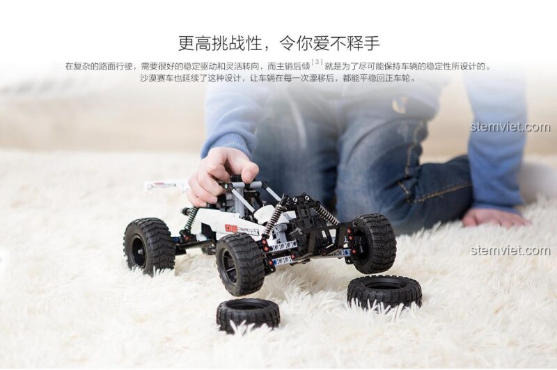 Bé trai chơi cùng bộ lắp ráp ONEBOT SMSC01IQI Xe đua sa mạc, khám phá các chi tiết cơ khí, tăng cường khả năng sáng tạo