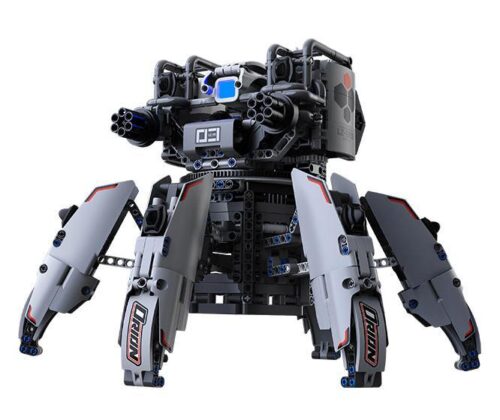 Mô hình ONEBOT XJXL03IQI Robot Titan Sáu Chân Orion đã lắp ráp hoàn chỉnh, nhìn chính diện, phô diễn thiết kế hầm hố và các chi tiết cơ khí phức tạp. Đồ chơi lắp ráp cho con trai 8 tuổi.