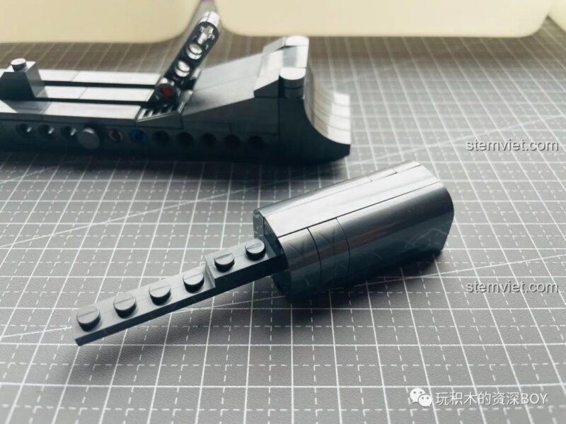 Lắp ráp phần trượt khóa nòng của súng mô hình PanlosBrick 670007 Súng Lục M1911, đồ chơi lắp ráp súng lục
