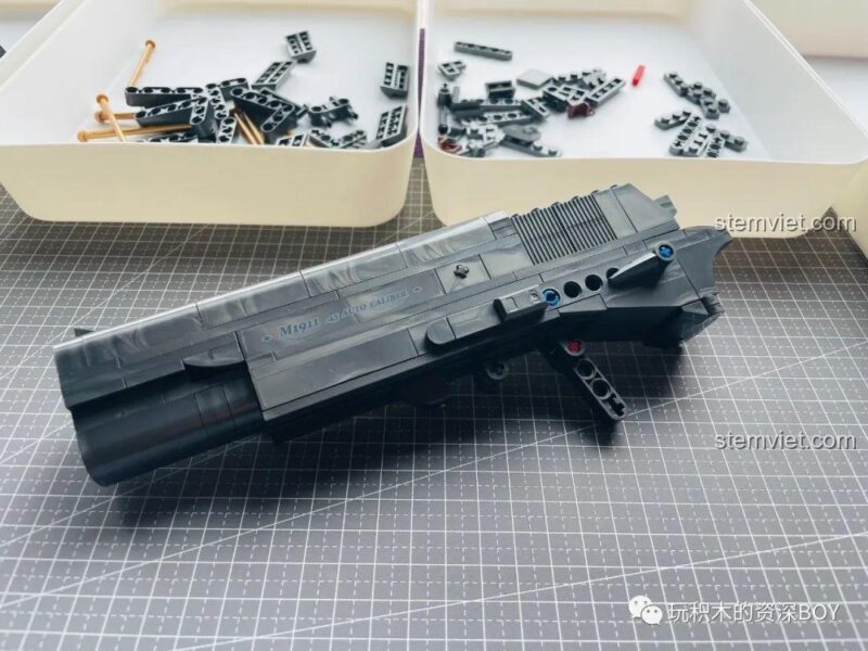 Mô hình súng lục M1911 PanlosBrick 670007 với băng đạn tháo rời, đồ chơi mô hình súng lục tự động