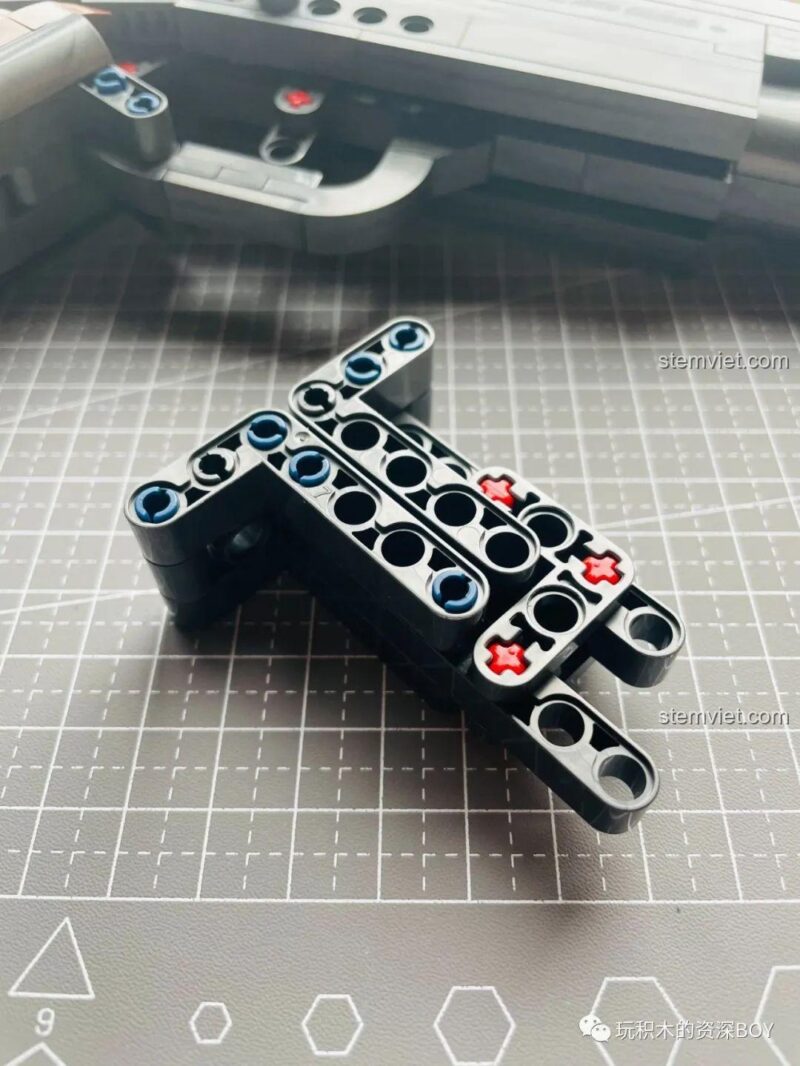 Mô hình súng lục M1911 PanlosBrick 670007 với băng đạn tháo rời, đồ chơi lắp ráp súng lục cho bé trai