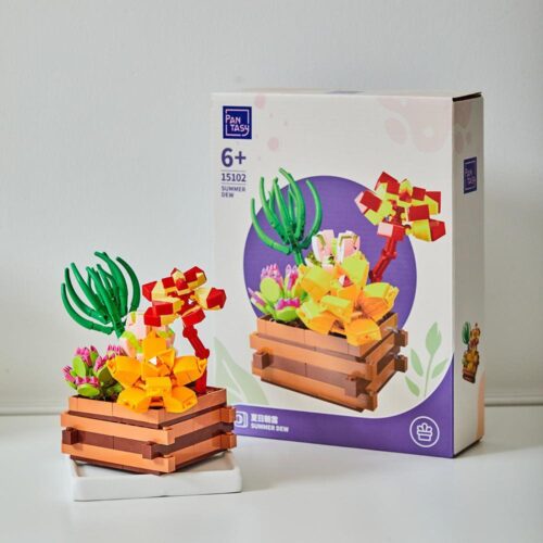 Hộp và mô hình bộ lắp ghép Vườn sen đá Pantasy 15102. Món đồ chơi mô hình Pantasy cho bé gái 6 tuổi, giá rẻ, giúp trang trí bàn làm việc.