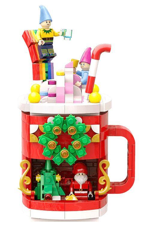 Mô hình cốc đồ uống Giáng Sinh Pantasy 25001 với hai minifigure người lùn và cây thông Noel, chi tiết trang trí vòng nguyệt quế, phù hợp cho bé trai và bé gái 6 tuổi trở lên, đồ chơi lắp ráp chất lượng cao.