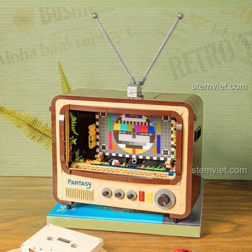 Mô hình Tivi Cổ Điển 61008 với màn hình test màu sắc, gợi nhớ kỷ niệm tuổi thơ, đồ chơi lắp ghép chất lượng cao cho trẻ em 6 tuổi.