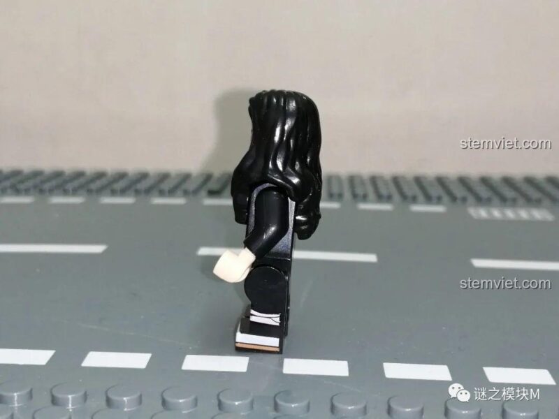 Chi tiết bên hông minifigure Kamado Nezuko từ bộ đồ chơi PRCK 69612.