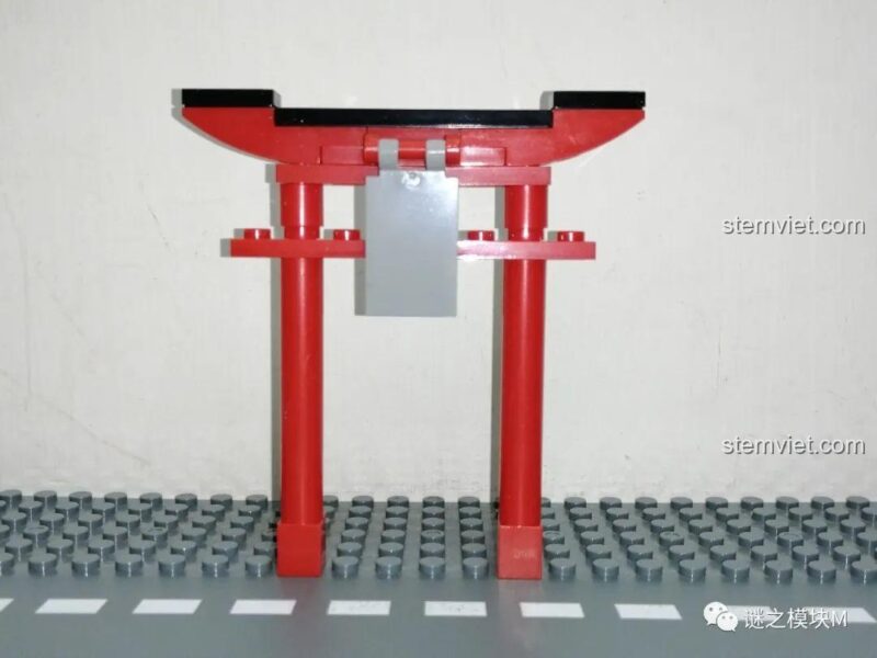 Tiểu cảnh cổng Torii màu đỏ trong bộ lắp ghép PRCK 69612.