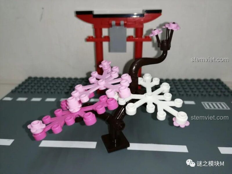 Tiểu cảnh cây hoa anh đào trong bộ lắp ghép PRCK 69612.