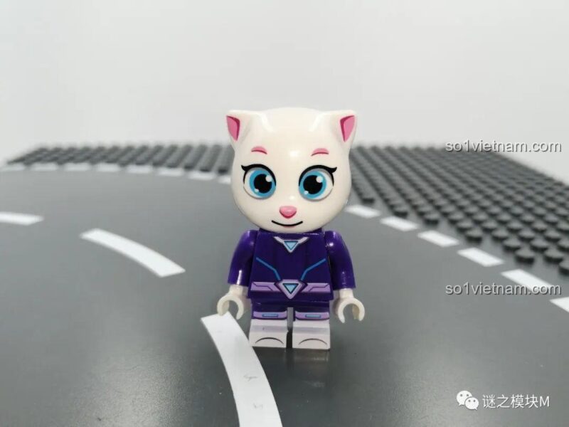 Nhân vật Angela phi công trong bộ đồ chơi Gia đình Talking Tom Pule Star 99004