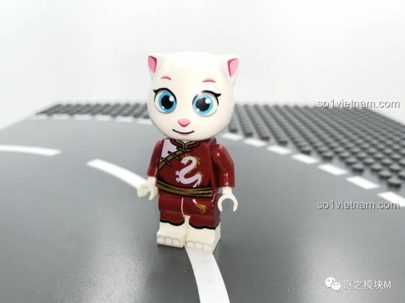 Nhân vật Angela trang điểm trong bộ đồ chơi Gia đình Talking Tom Pule Star 99004