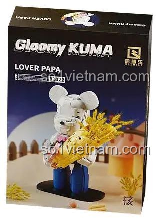 Hộp sản phẩm Gấu Gloomy KUMA 92022 của hãng 启智乐, mô tả mô hình Gấu Gloomy KUMA cầm bó lúa mạch, 800 chi tiết, độ tuổi 6+, chất liệu ABS, kiểu chi tiết Bristle Blocks