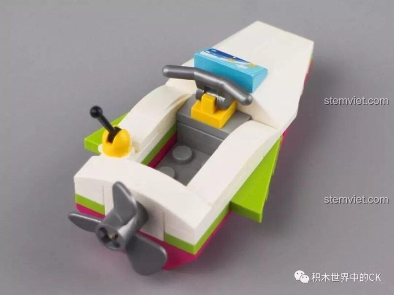 Hai nhân vật minidoll nữ với trang phục mùa hè từ bộ 2018.