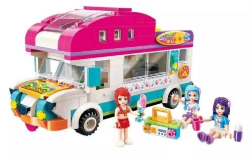 Ảnh chụp bộ lắp ráp Xe Cắm Trại Dã Ngoại Hình Chú Chó QMAN 2020 với 3 minifigures bé gái. Món đồ chơi xếp hình giá rẻ cho bé gái 6 tuổi.