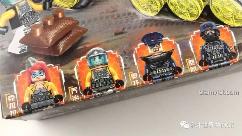 Cận cảnh 4 minifigures trong bộ đồ chơi Xe tăng Laser QMAN 2715: Klara, George, Otto, và Finn.