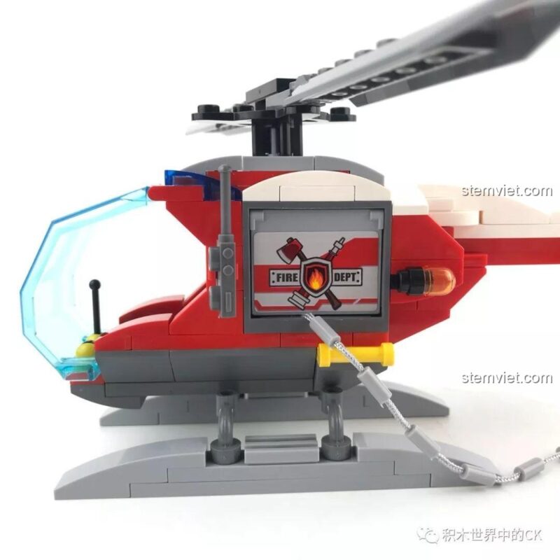 Chi tiết cửa hông của trực thăng QMAN 2806.