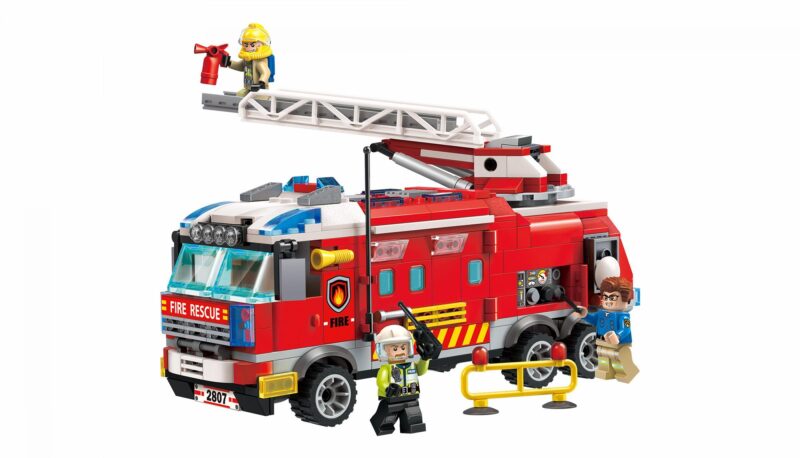 Hình ảnh bộ lắp ráp Xe chỉ huy cứu hỏa QMAN 2807 với 3 minifigures và thang nâng, phù hợp cho bé trai 6 tuổi.