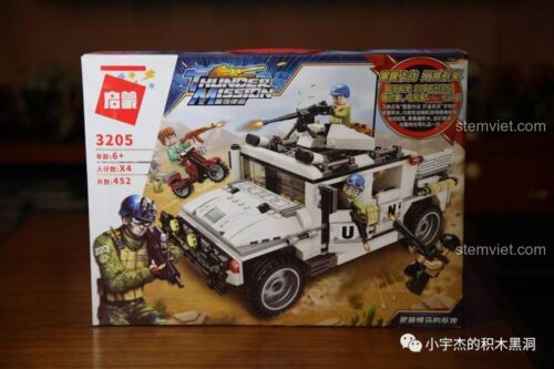 Ảnh chụp thực tế hộp đồ chơi lắp ghép 3205 Xe Hummer Gìn giữ Hòa bình của hãng Enlighten.