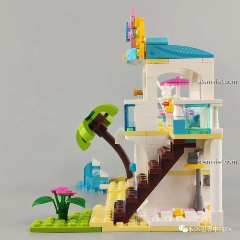Các mô hình động vật nhỏ đi kèm bộ lắp ghép QMAN 4804 Biệt Thự Bãi Biển, bao gồm chó và chim hải âu. Tăng thêm sự sống động cho đồ chơi mô hình.