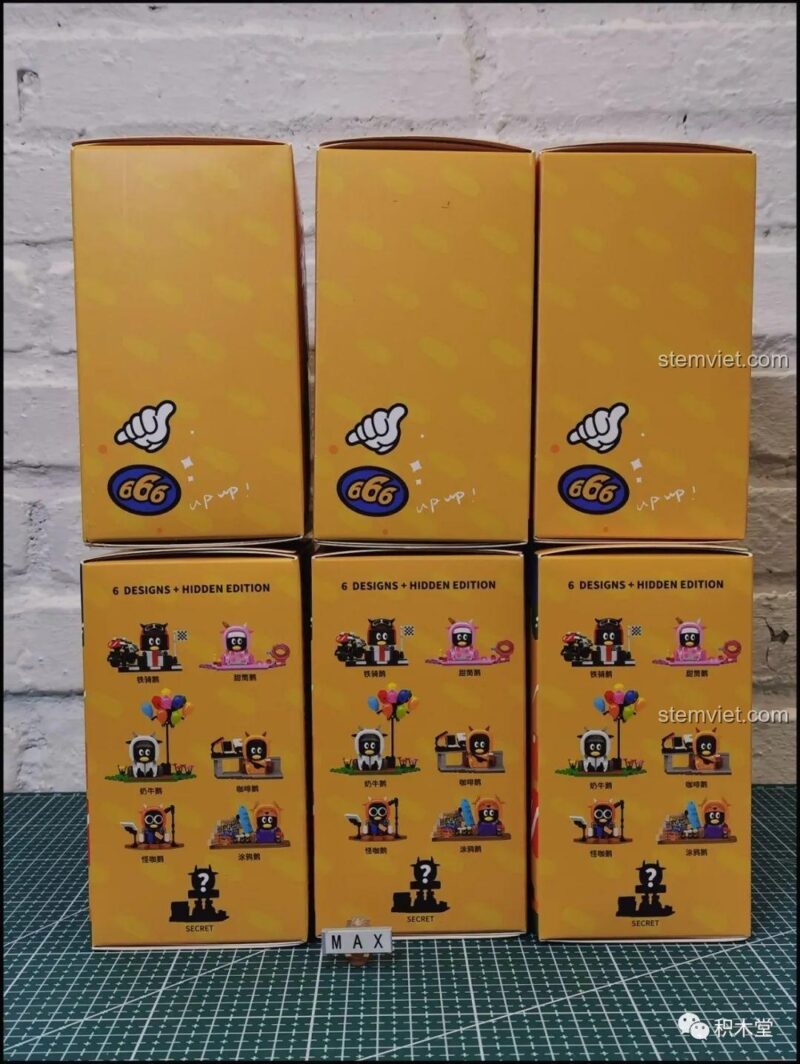 Mặt sau các hộp nhỏ hiển thị 6 mẫu thường và 1 mẫu bí ẩn của bộ lắp ráp QQfamily 201112.
