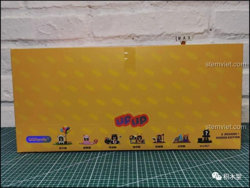 Hình ảnh hộp lớn chứa các blind box của bộ lắp ráp Figure lắp ráp chim cánh cụt QQfamily.