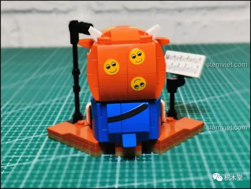 Bên trong hộp blind box của nhân vật Chim cánh cụt Kem ốc quế.