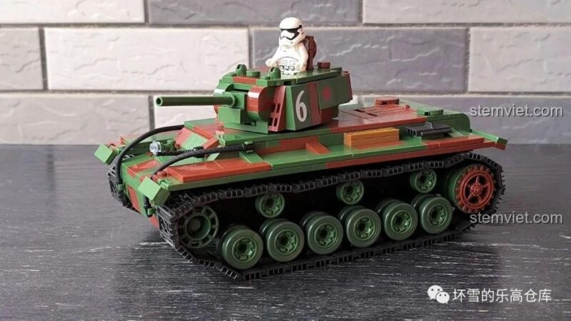 Ảnh review mô hình xe tăng KV-1 QUANGUAN 100070 với minifigure lính, đồ chơi mô hình quân sự
