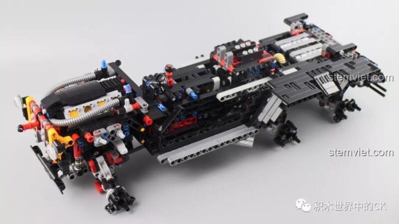 Lắp ráp phần sàn xe và thân sau của bộ lắp ráp Quái vật địa hình G63 AMG 6x6 Rael.