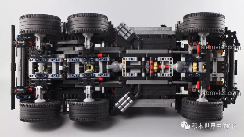 Mô hình Siêu xe bán tải Mercedes G63 6 bánh J901 với tất cả các cửa và nắp capo đều mở, thể hiện khả năng tương tác cao.