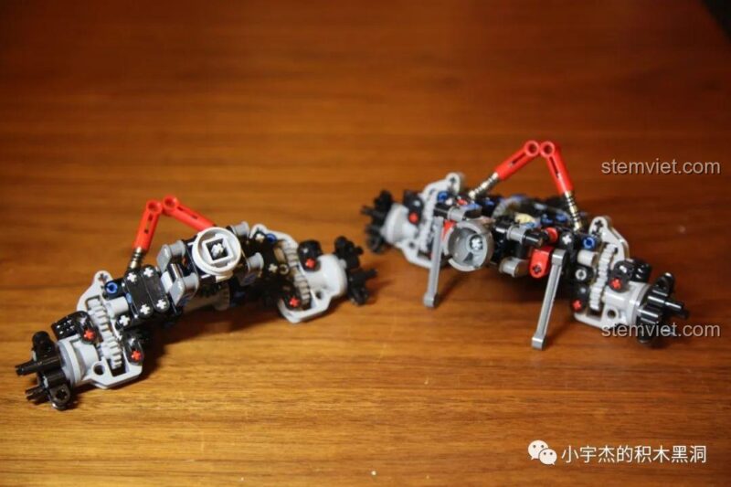 Hệ thống treo độc lập của xe địa hình Rael LE-J901D, cho thấy sự phức tạp và tinh xảo của thiết kế Technic.